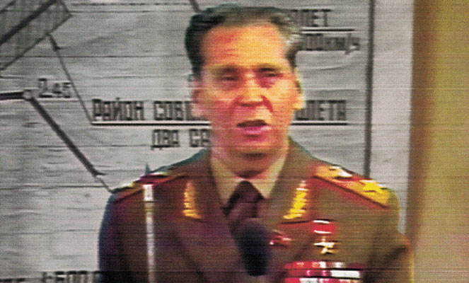 Moskwa, 9 września 1983 r. Marszałek Nikołai Ogarkow informuje podczas konferencji prasowej, że to myśliwce ZSRR zestrzeliły samolot pasażerski koreańskich linii lotniczych KAL 007. Wikimedia Commons/dp. Źr.: CIA