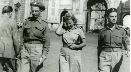 Pierwszy z prawej Witold Pilecki, w środku Maria Szelągowska i ppor. Marian Szyszko-Bohusz. Ancona, 1945