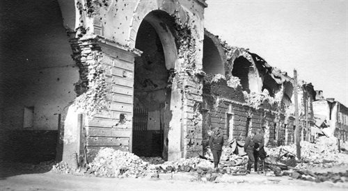 Ruiny prawdopodobnie jednego z warszawskich budynków zniszczonych przez Niemców podczas powstania warszawskiego (zdj. ilustracyjne)