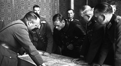 Rozmowy oficerów Wehrmachtu i Armii Czerwonej o wytyczeniu bieżącej linii rozgraniczenia wojsk na zaatakowanym terytorium Polski. Brześć, wrzesień 1939.