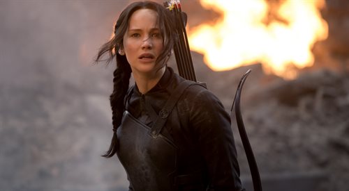 Ekranizacja ostatniej części Igrzysk śmierci, Kosogłos, obecna jest na ekranach kin od listopada 2015 roku. W roli głównej ponownie występuje Jennifer Lawrence