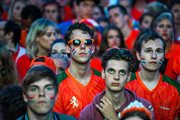 Kibice reprezentacji Holandii oglądają półfinałowy mecz MŚ w Brazylii - Holandia - Argentyna 