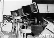 Wnętrza budynku KW PZPR - zniszczenia w sali konferencyjnej. Radom, 25 czerwca 1976 