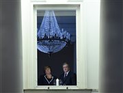 Prezydent Bronisław Komorowski wraz z małżonką Anną zapalili w oknie Belwederu symboliczną świecę, będącą wyrazem pamięci o ofiarach stanu wojennego