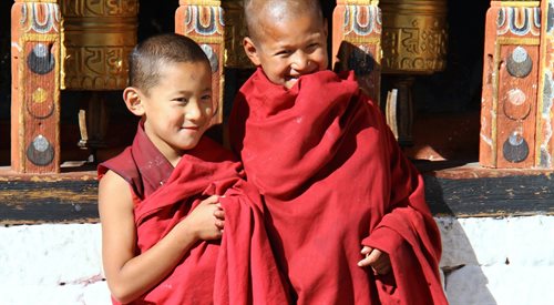 Bhutan leży między Tybetem a Indami i zaliczany jest do państw o najniższym poziomie rozwoju społecznego i ekonomicznego
