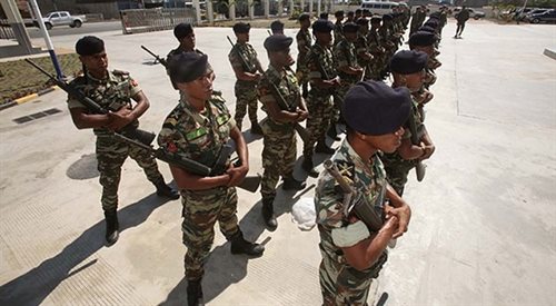 Żołnierze armii Timoru Wschodniego - Forcas Defesa Timor Lorosae. W 2006 roku doszło do regularnych starć między oddziałami wojska i policji. Niezbędna stała się interwencja zewnętrznych sił pokojowych