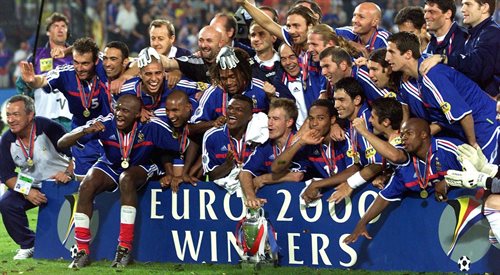 Reprezentacja Francji po zdobyciu mistrzostwa Europy w 2000 roku