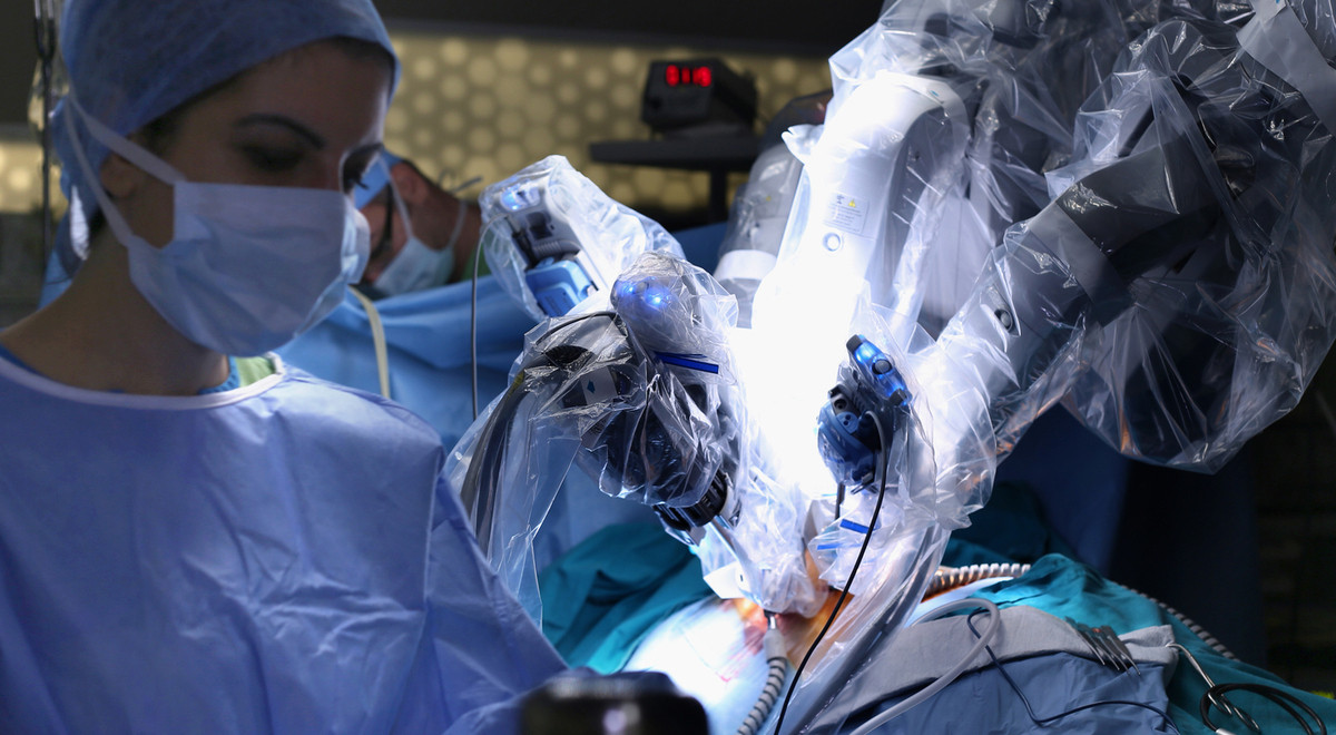 operacja chirurg robot FREE 1200_660.jpg