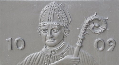 Wizerunek biskupa Thietmara. Tablica na fontannie miasta naprzeciwko kościoła św. Stefana w Tangermnde