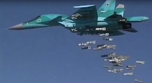 Rosyjski bombowiec  Su-34 opuszcza bazę lotniczą Hamedan w Iranie