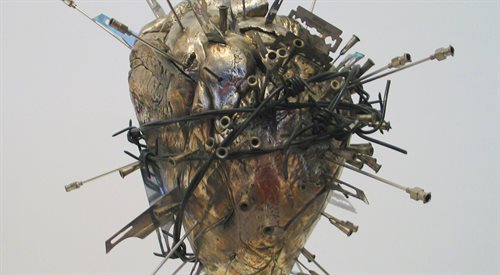 The Sacred Heart (Naświętsze Serce) - jedna z prac Damiena Hirsta, którą można oglądać na wystawe New Religion
