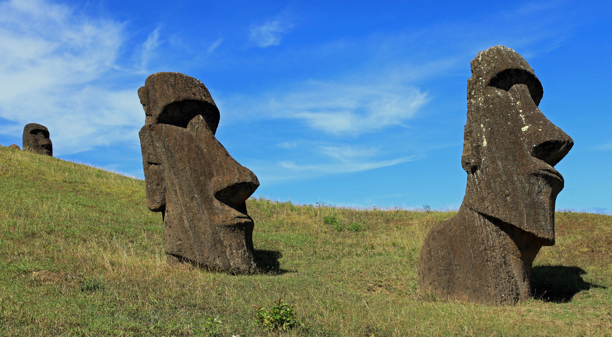 Wyspa Wielkanocna. Na zdjęciu posągi moai