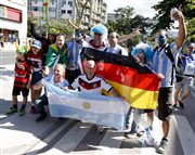 Kibice z Argentyny i Niemiec przed meczem finałowym w Rio 