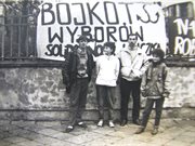 Hasła wzywające do bojkotu wyborów parlamentarnych w 1991 roku.