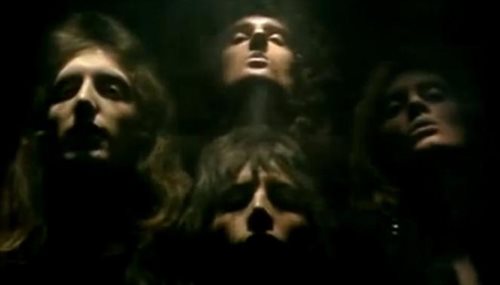 Kadr z teledysku do piosenki Bohemian Rhapsody zespołu Queen