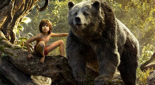 Księga dżungli to historia chłopca o imieniu Mowgli, którego przygarnia wilcza rodzina. Tegoroczną odsłonę filmu reżyserował Jon Favreau