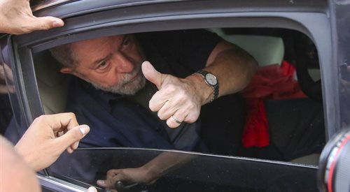 Luiz Inacio Lula da Silva wraca do domu po przesłuchaniu w sprawie afery korupcyjnej w firmie Petrobras