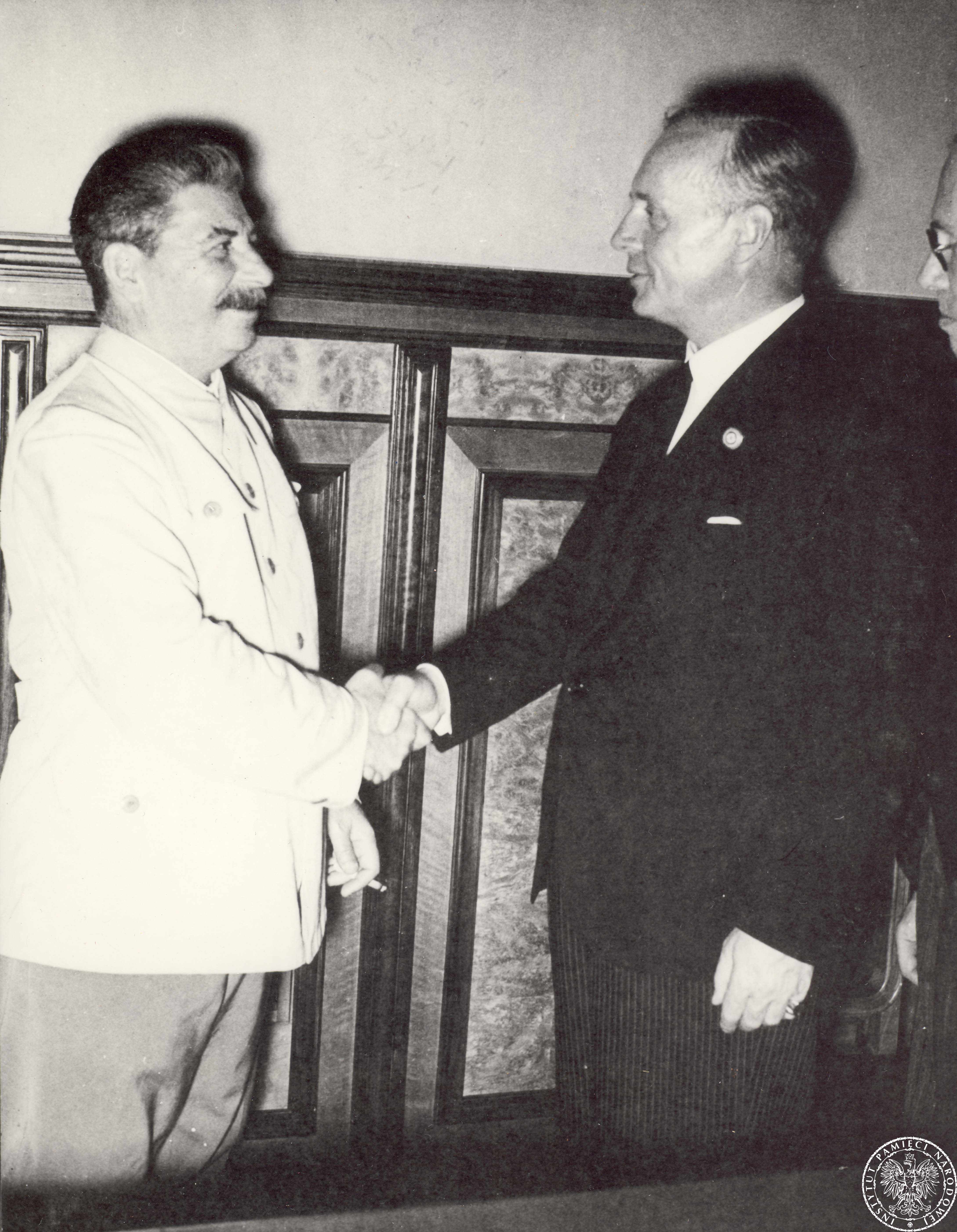 Stalin i Ribbentrop po podpisaniu paktu, 39 sierpnia 1939