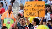 Kibice wspierają gwiazdę Brazylii, Neymara 
