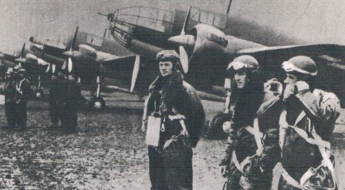 Polscy lotnicy przy samolotach typu Łoś