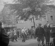Protest poznańskich robotników. Fotografie wykonane przez funkcjonariuszy UB w celu identyfikacji manifestantów. Poznań, czerwiec 1956 