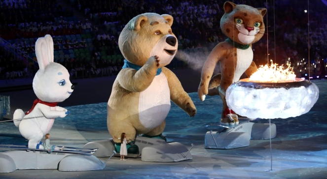 Maskotki igrzysk zgasiły znicz olimpijski