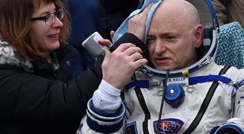 Scott Kelly spędził w kosmosie 340 dni. 1 kwietnia 2016 roku zamierza przejść na zasłużoną emeryturę