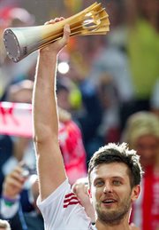 Michał Winiarski z trofeum mistrzostw świata