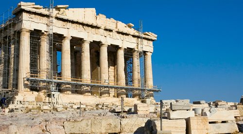 Jednym z centralnie położonych budynków ateńskiego Akropolis jest Partenon pochodzący z V w. p.n.e.