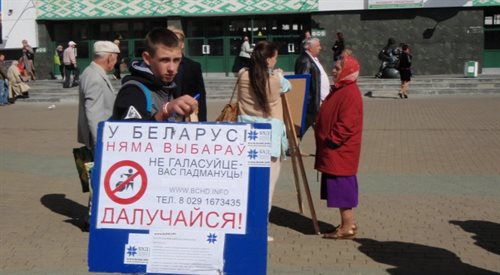 Wrzesień 2012 roku: opozycja wzywająca do bojkotu wyborów parlamentarnych