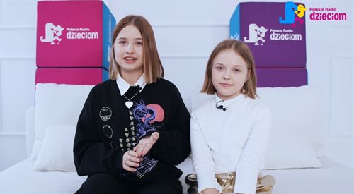 Ala i Ola Tracz w zabawie Jaka to bajka podczas Ferii z gwiazdami w Polskim Radiu Dzieciom