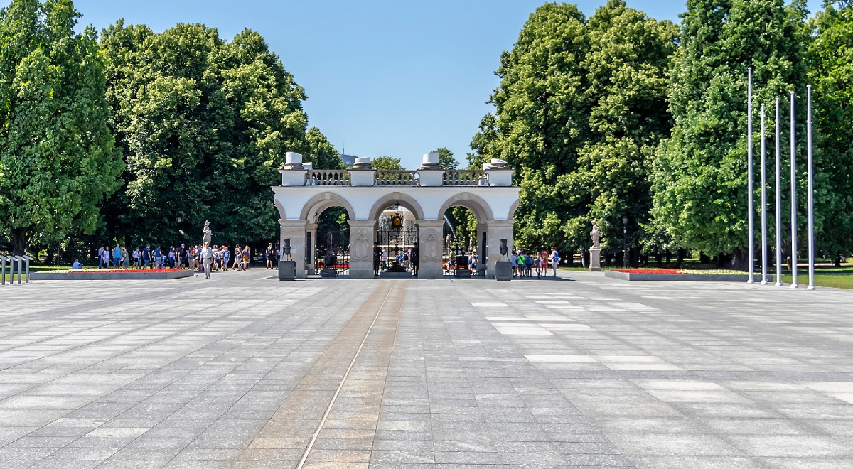 grób nieznanego żołnierza plac piłsudskiego free shutt 1200 .jpg