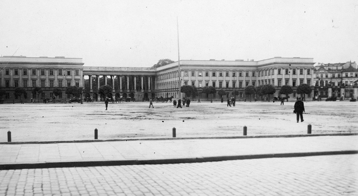 plac piłsudskiego pałac saski free nac gov 1200 .jpg