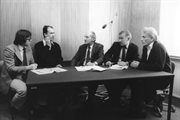 Konferencja programowa w Rozgłośni Polskiej RWE. Widoczni od lewej: Lechosław Gawlikowski, Jeremi Sadowski, Zygmunt Michałowski, Józef Ptaczek, Tadeusz Nowakowski.

Data: 1980/09