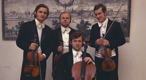 Członkowie Kwartetu Wilanowskiego w 1976 r. Od lewej: Tadeusz Gadzina (I skrzypce), Artur Paciorkiewicz (altówka), Wojciech Walasek (wiolonczela), Paweł Łosakiewicz (II skrzypce)