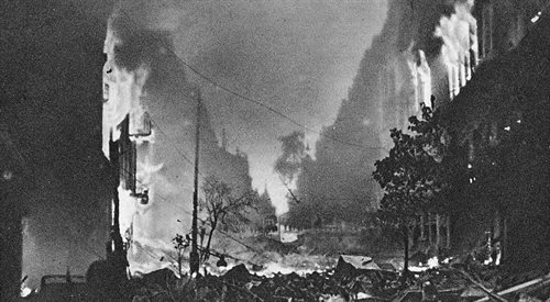 Płonące domy przy ul. Marszałkowskiej w czasie Powstania Warszawskiego 1944