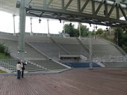 Amfiteatr Kadzielnia - To jedyny tego typu obiekt w Polsce. Amfiteatr ''w skałach'' może pomieścić 5,5 tys. osób na widowni. 