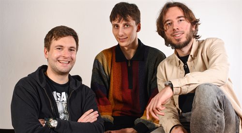 Zespół Żurawie tworzą Michał Juniewicz (wokal, gitary, syntezatory), Ignacy Macikowski (perkusja, wokal), Mateusz Bartoszek (gitary, syntezatory, wokal).