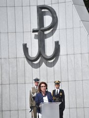Marszałek Sejmu Małgorzata Kidawa-Błońska podczas uroczystości przy Pomniku Polskiego Państwa Podziemnego i AK w Warszawie
