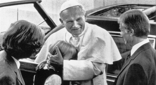 Jana Pawła II wita się z prezydent USA Jimmy Carter z małżonką, Waszyngton, 06.10.1979 r.