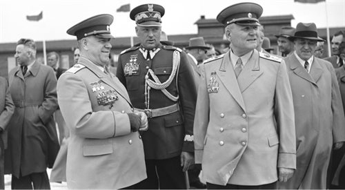 Powitanie delegacji radzieckiej przybyłej na obrady w Warszawie (maj 1955 r.) Od lewej marszałkowie: Iwan Koniew, Konstanty Rokossowski i Georgij Żukow. PAPCAF