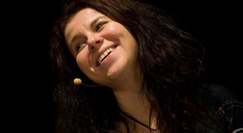Agata Zubel (ur.1978) jest wielokrotnie nagradzaną i płodną kompozytorką i wokalistką, jedną z najbardziej interesujących polskich kompozytorek muzyki współczesnej