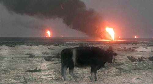 Płonące szyby naftowe w Kuwejcie podpalone przez wojska irackie, PAPEPA