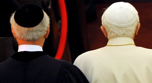 Rabin Arthur Schneier i papież Benedykt XVI podczas wspólnej modlitwy w nowojorskiej synagodze Park East