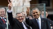 Prezydent RP Bronisław Komorowski i prezydent USA Barack Obama podczas głównych uroczystości z okazji 25-lecia Wolności w 25. rocznicę wyborów parlamentarnych na placu Zamkowym w Warszawie