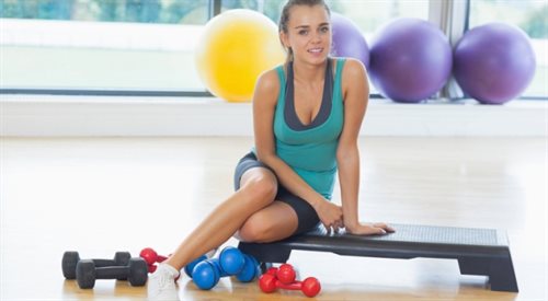 Ćwiczenia na stepie pomagają szybko zgubić zbędne kalorie i powodują przyrost tkanki mięśniowej