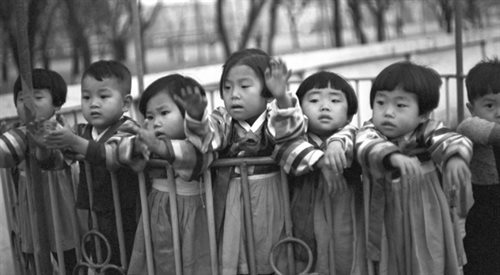 Osieroceni. Historia tajnego ośrodka dla koreańskich dzieci w Polsce