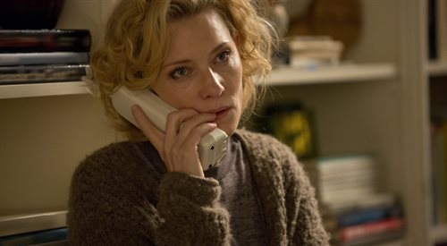 W filmie Niewygodna prawda Cate Blanchett wciela się w postać producentki telewizyjnej Mary Mapes, która pracuje nad materiałem, który może wstrząsnąć posadami polityki