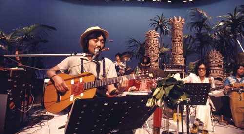 Haruomi Hosono podczas nagrania programu Young Impulse w 1975 roku