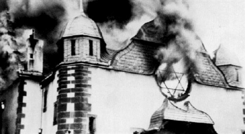 Płonąca synagoga w miejscowości Siegen, 9 listopada 1938 r.